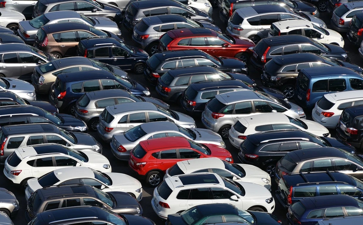 单日新增报废1.3万份 “以旧换新”助力8月新能源环比增长17%